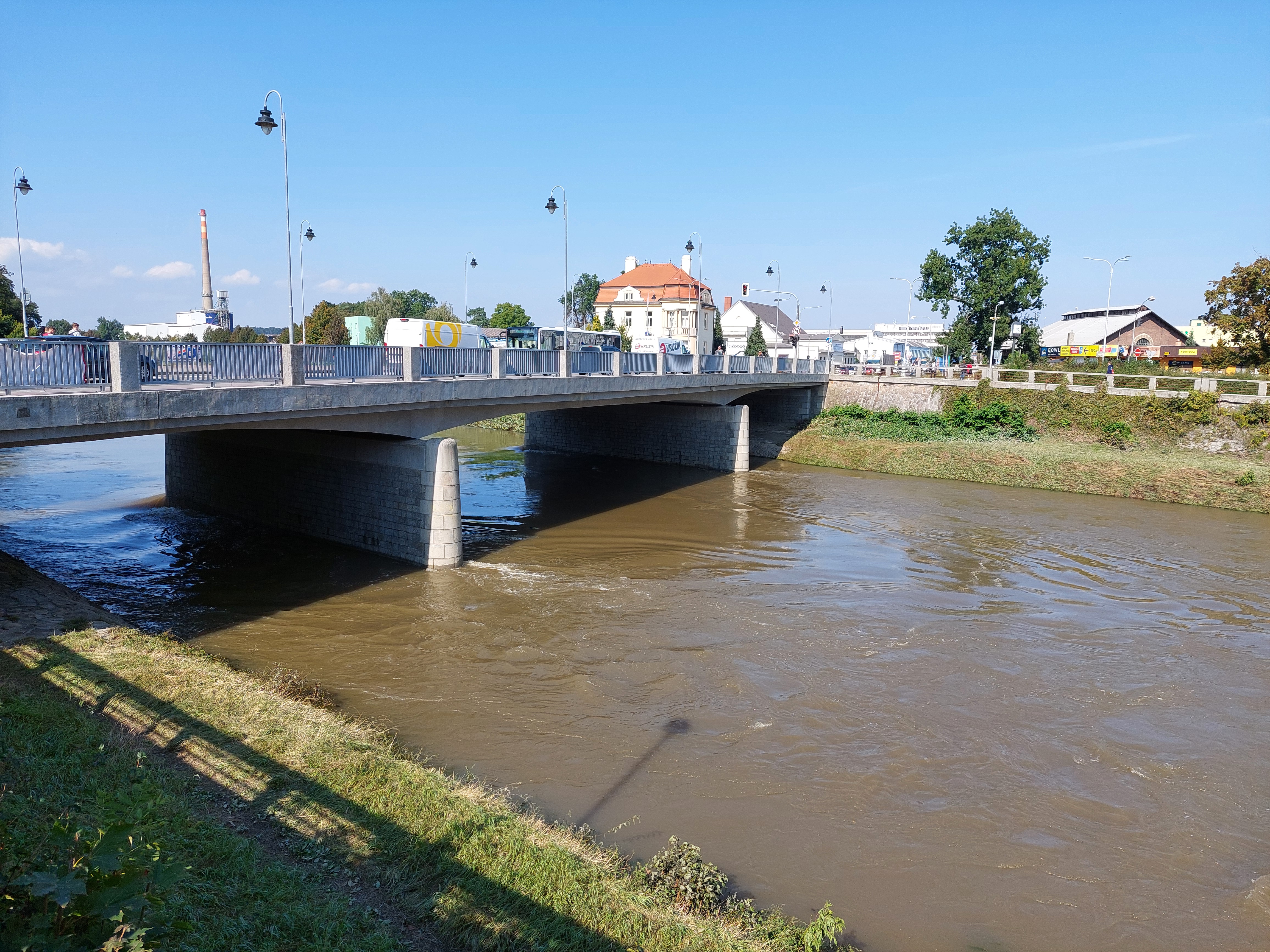 Hladina řeky Moravy klesla pod stupně povodňové aktivity.