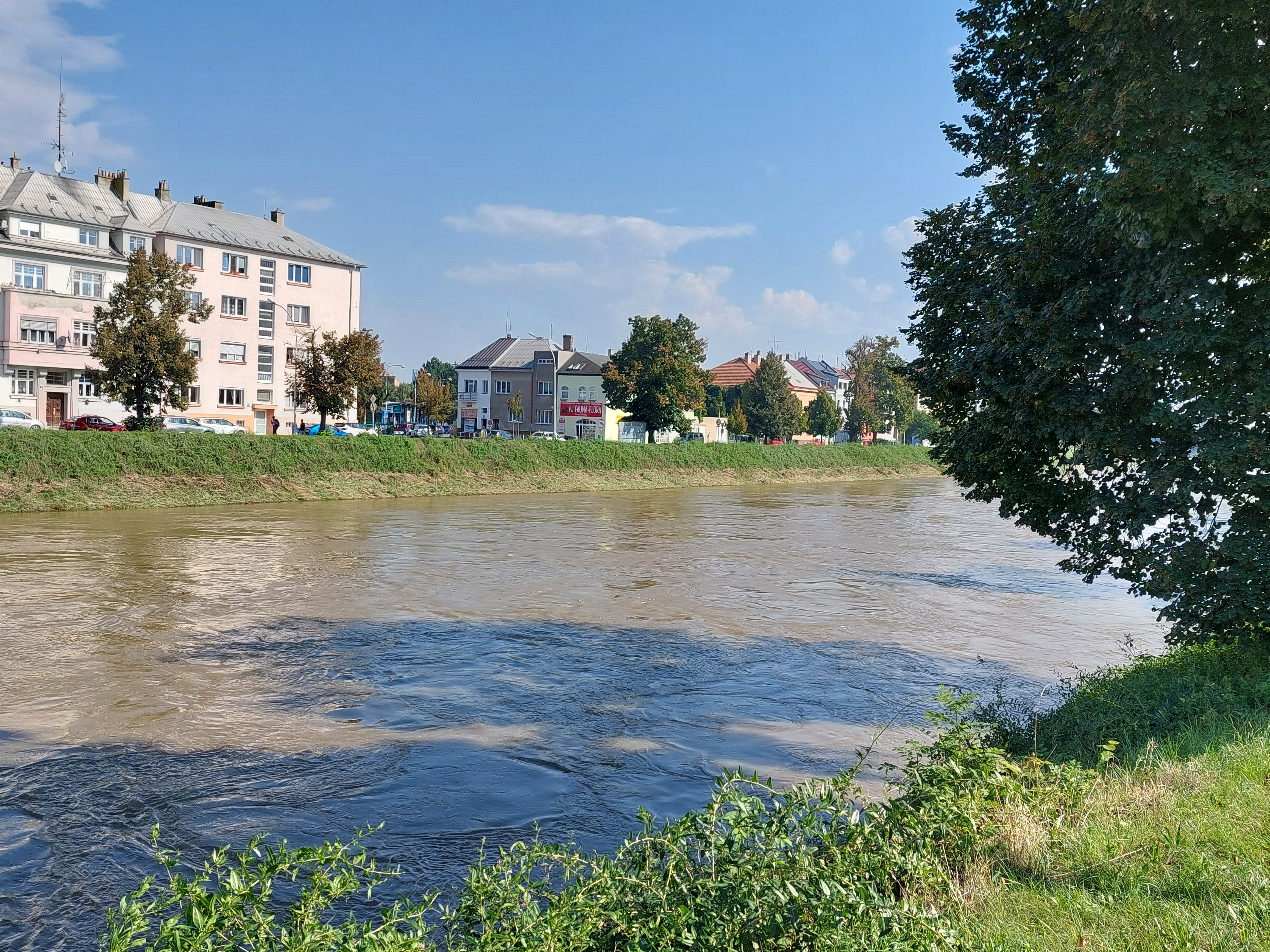 Hladina řeky Moravy nadále klesá.