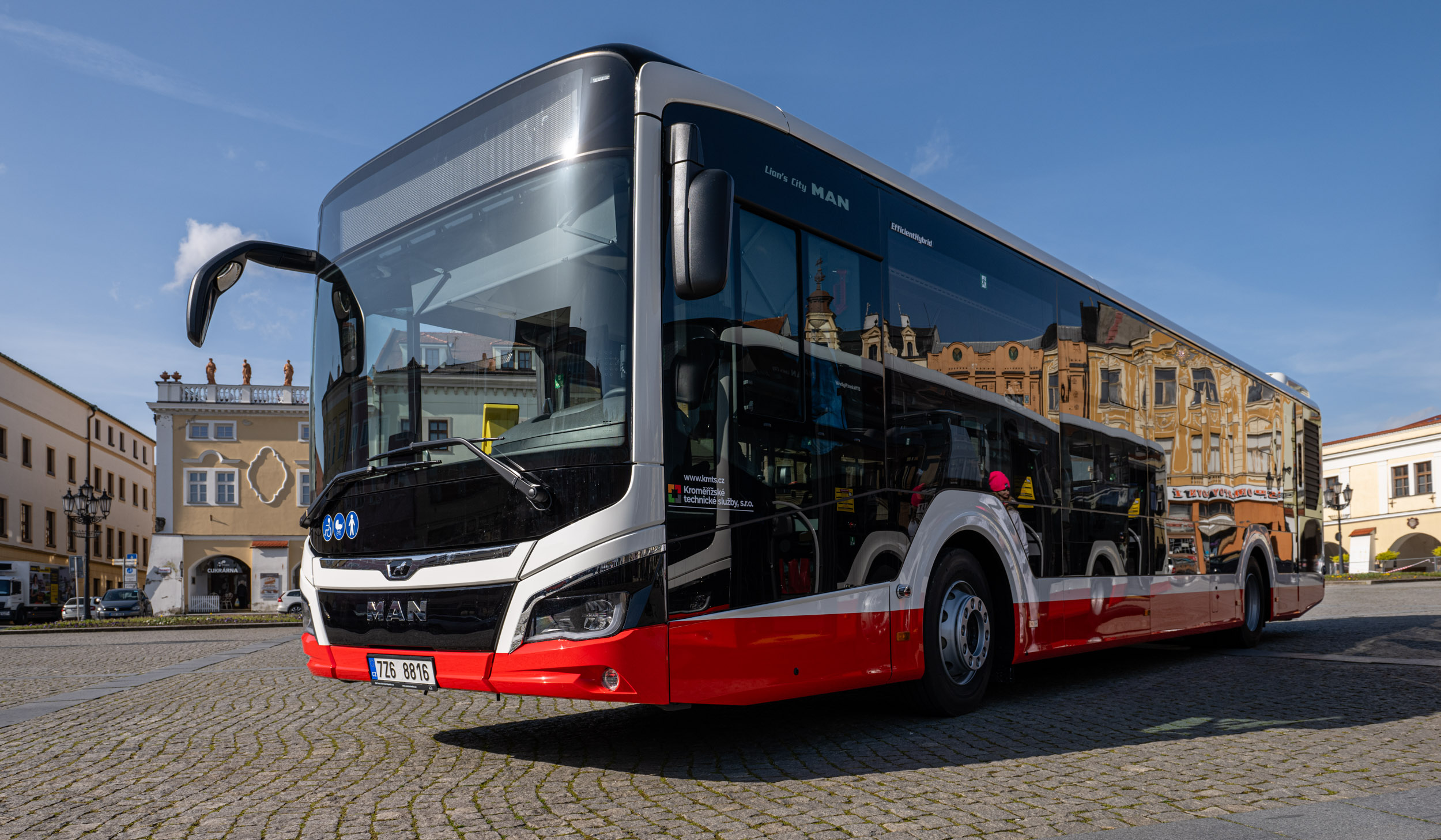 Nejnovější vozidla, která zajišťují MHD ve městě, jsou dva hybridní autobusy MAN pořízené loni.